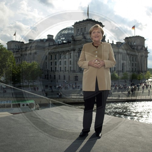 Merkel vor dem Reichstag | Merkel in front of the Reichstag