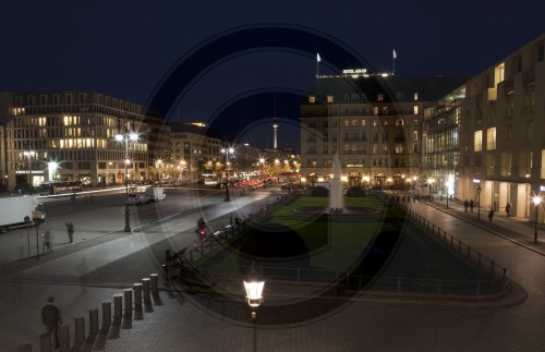 Fernsehturm und Pariser Platz | TV tower 