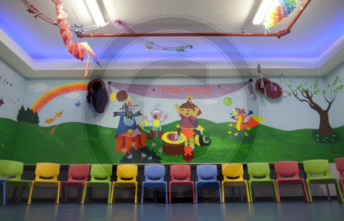 Luftschutzraum in einer Kinderspielhalle in Israel|Air - raid shelter in a children's playing hall in Israel