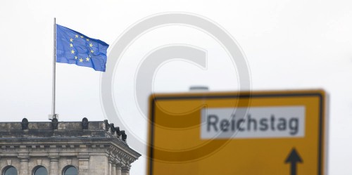 Europaeische Flagge auf dem Reichstag