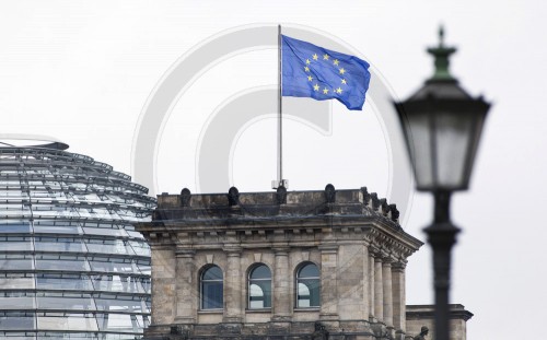 Europaeische Flagge auf dem Reichstag