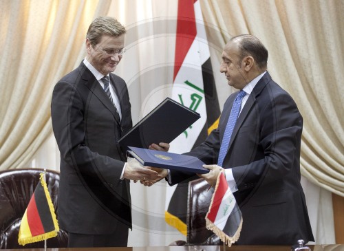 Westerwelle bei Vertragsunterzeichnung im Irak