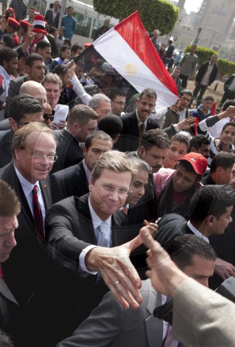 WESTERWELLE und NIEBEL besuchen Tahrir-Platz