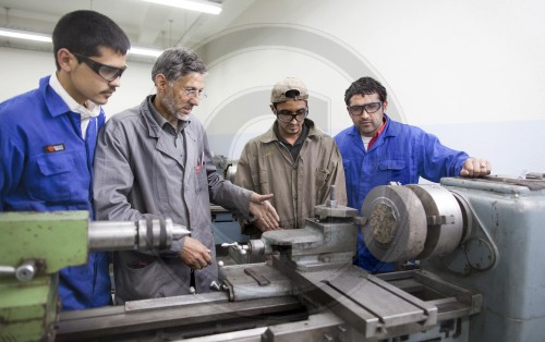 Maschinenschlosser an der der Kabul Mechanical Institute|Machinist at the Kabul Mechanical Institute