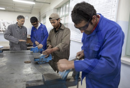 Maschinenschlosser an der der Kabul Mechanical Institute|Machinist at the Kabul Mechanical Institute