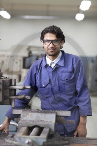 Maschinenschlosser an der der Kabul Mechanical Institute|Machinist at the Kabul Mechanical Institute