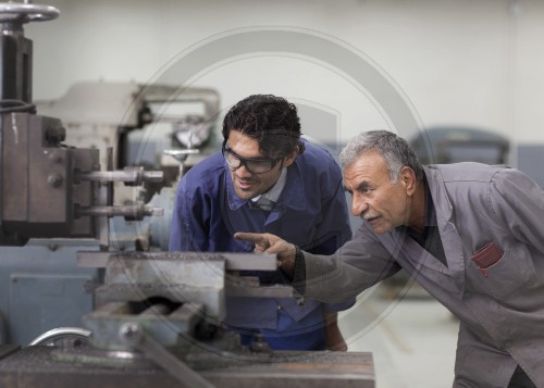 Maschinenschlosser an der der Kabul Mechanical Institute|Machinist at the Kabul Mechanical Institute