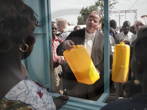 BM Niebel besucht den Suedsudan