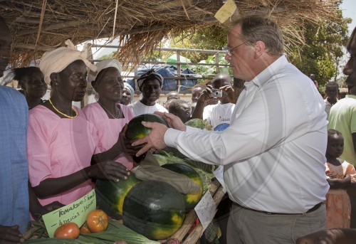 BM Niebel besucht den Suedsudan