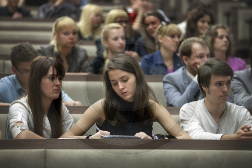 Studenten an der Universitaet in Kaliningrad | Students at the University of Kaliningrad