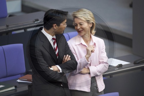 Philipp ROESLER, FDP, Federal Economics Minister and Vice Chancellor, and Ursula VON DER LEYEN, CDU, Federal Minister of Labour, in the Bundestag. Berlin, 10.06.2011.