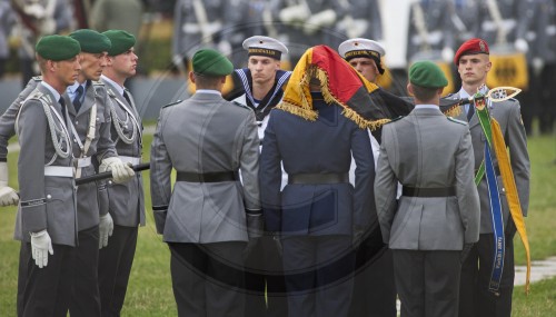 Geloebnis vor dem Reichstag