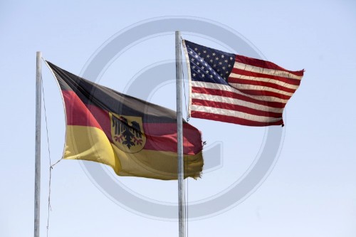 Deutsche und amerikanische Flagge