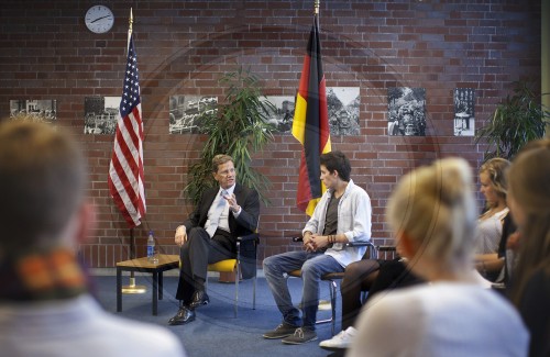 WESTERWELLE besucht Schule