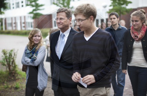 WESTERWELLE besucht Schule