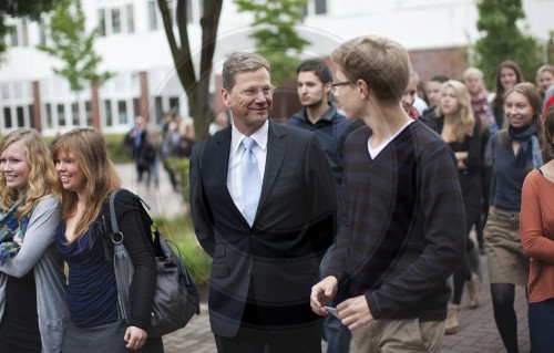 WESTERWELLE besucht Schule