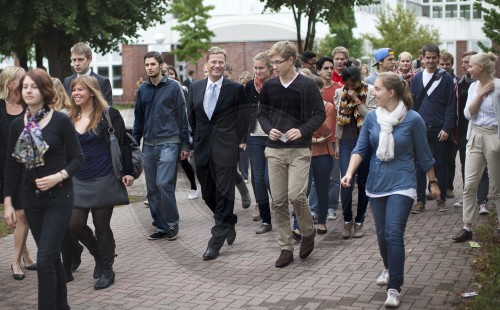 WESTERWELLE besucht Schule