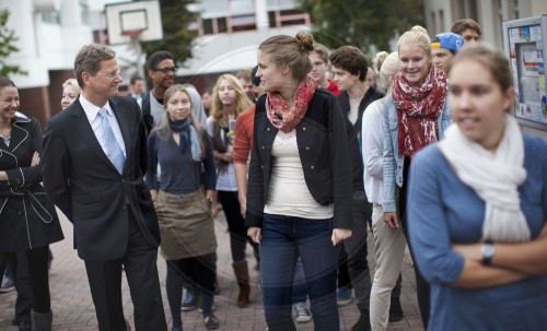 WESTERWELLE besucht Schule