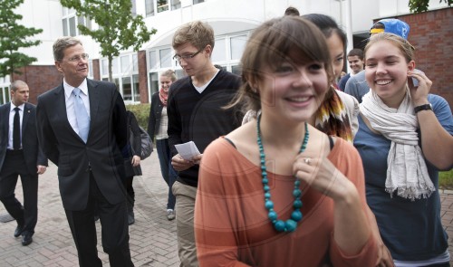 WESTERWELLE besucht Schule