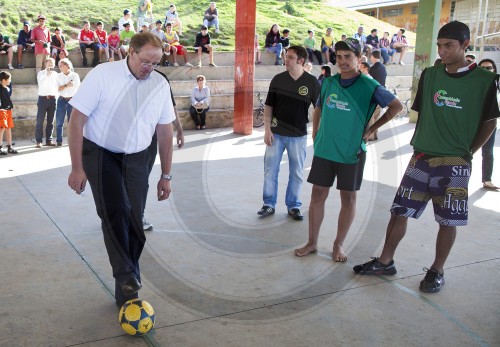 NIEBEL besucht Strassenfussballprojekt