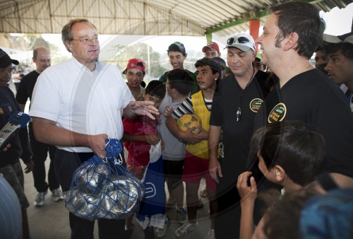 NIEBEL besucht Strassenfussballprojekt