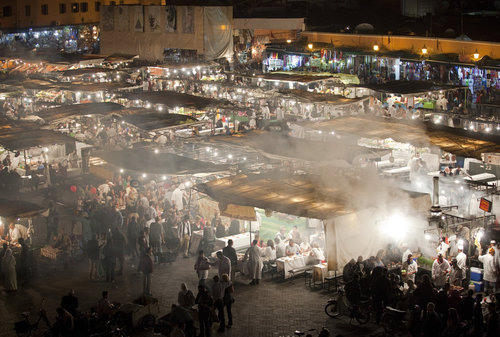 Djemaa el Fna in der Altstadt in Marrakesch