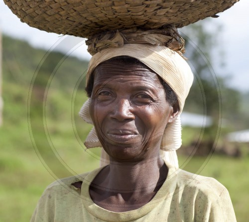 Baeuerin in Burundi, Afrika