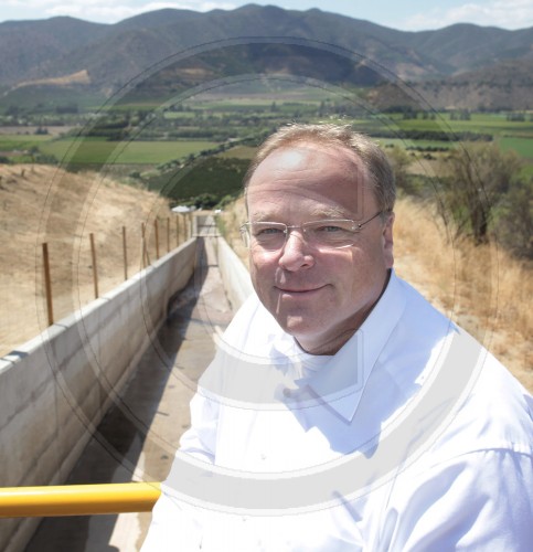 Niebel besucht ein Kleinwasserkraftwerk