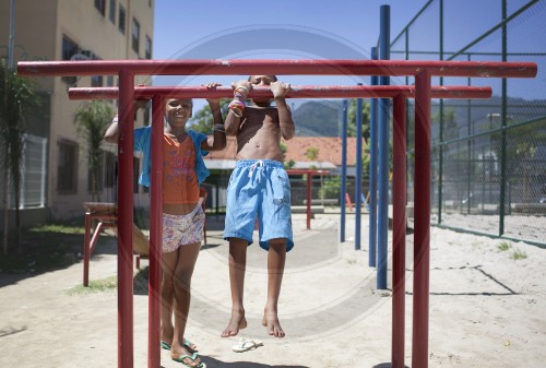 Kinder in einer Favela in Rio de Janeiro