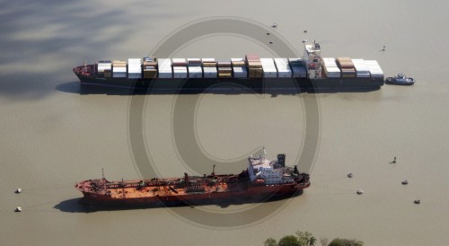 Containerschiff im Panamakanal