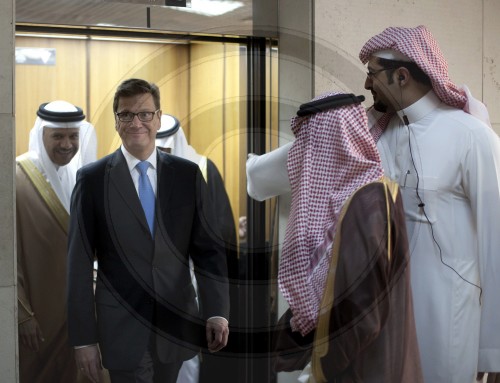 Guido WESTERWELLE , FDP , Bundesaussenminister und Abdul Latif Al-Zayani