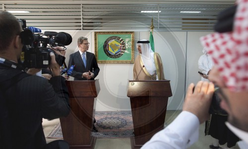 Guido WESTERWELLE , FDP , Bundesaussenminister und Abdul Latif Al-Zayani