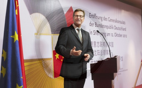 Guido WESTERWELLE , FDP , Bundesaussenminister und Chen Zhenggao, Gouverneur der Provinz Lianoing