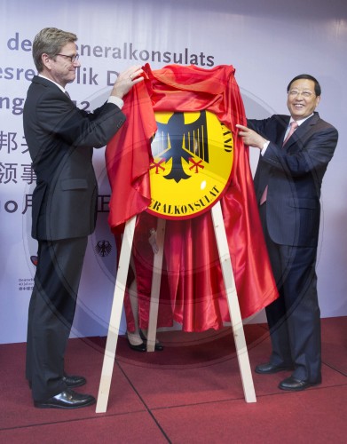 Guido WESTERWELLE , FDP , Bundesaussenminister und Chen Zhenggao, Gouverneur der Provinz Lianoing