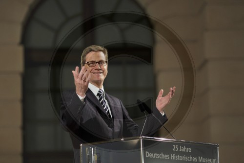 Westerwelle eroeffnet Ausstellung