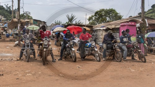 Strassenszene in Yaounde / Kamerun