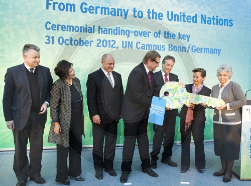 Schluesseluebergabe an die UN im Altes Abgeordnetenhochhaus in Bonn
