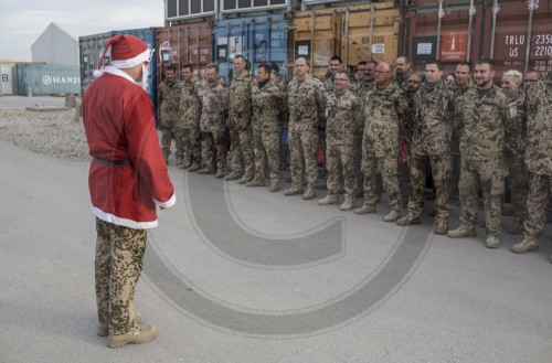 Nikolaus bei der Bundeswehr in Masar-i-Sharif