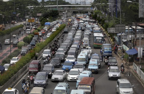 Strassenverkehr in Indonesien