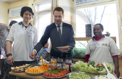 Daniel Bahr besucht Pflegeeinrichtung