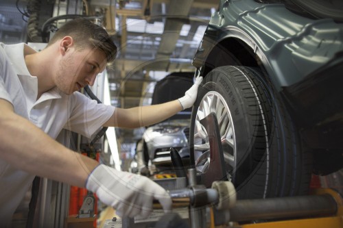 Montage von Raedern an den AUDI A3