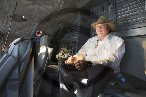 Bundesentwicklungsminister Dirk Niebel in einer Transall auf dem Flug nach Mopti