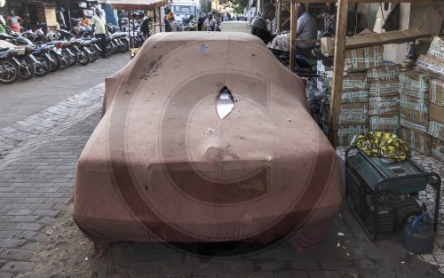 Verhuelltes Auto in Bamako