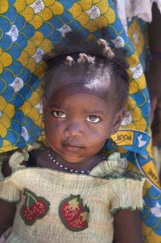 Menschen im Fluechtlingslager Sevare in Mopti in Mali