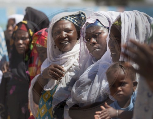 Menschen im Fluechtlingslager Sevare in Mopti in Mali