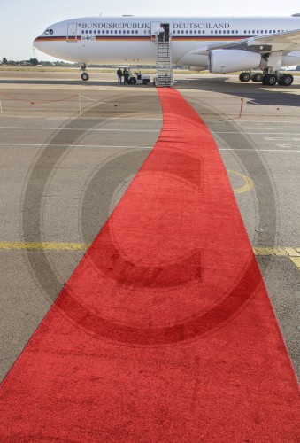 Roter Teppich fuer die Flugbereitschaft