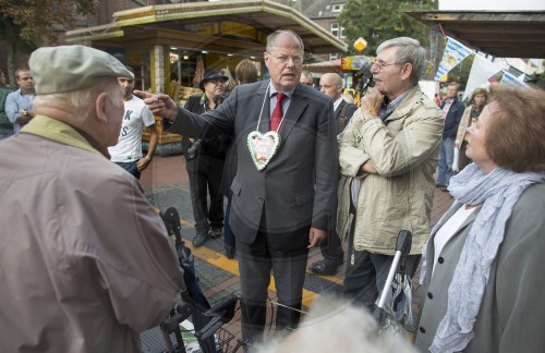 Steinbrueck besucht ein Sommerfest