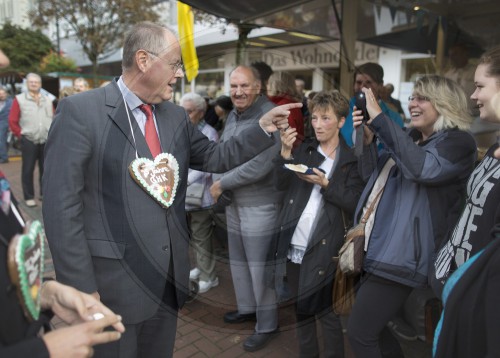 Steinbrueck besucht ein Sommerfest