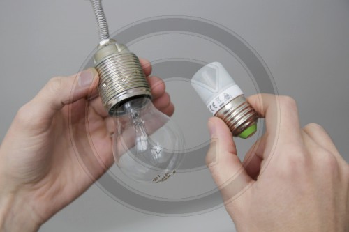 Gluehbirne vs. LED