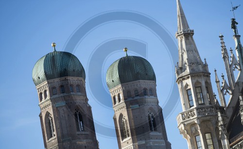 Frauenkirche und Rathaus in Muenchen